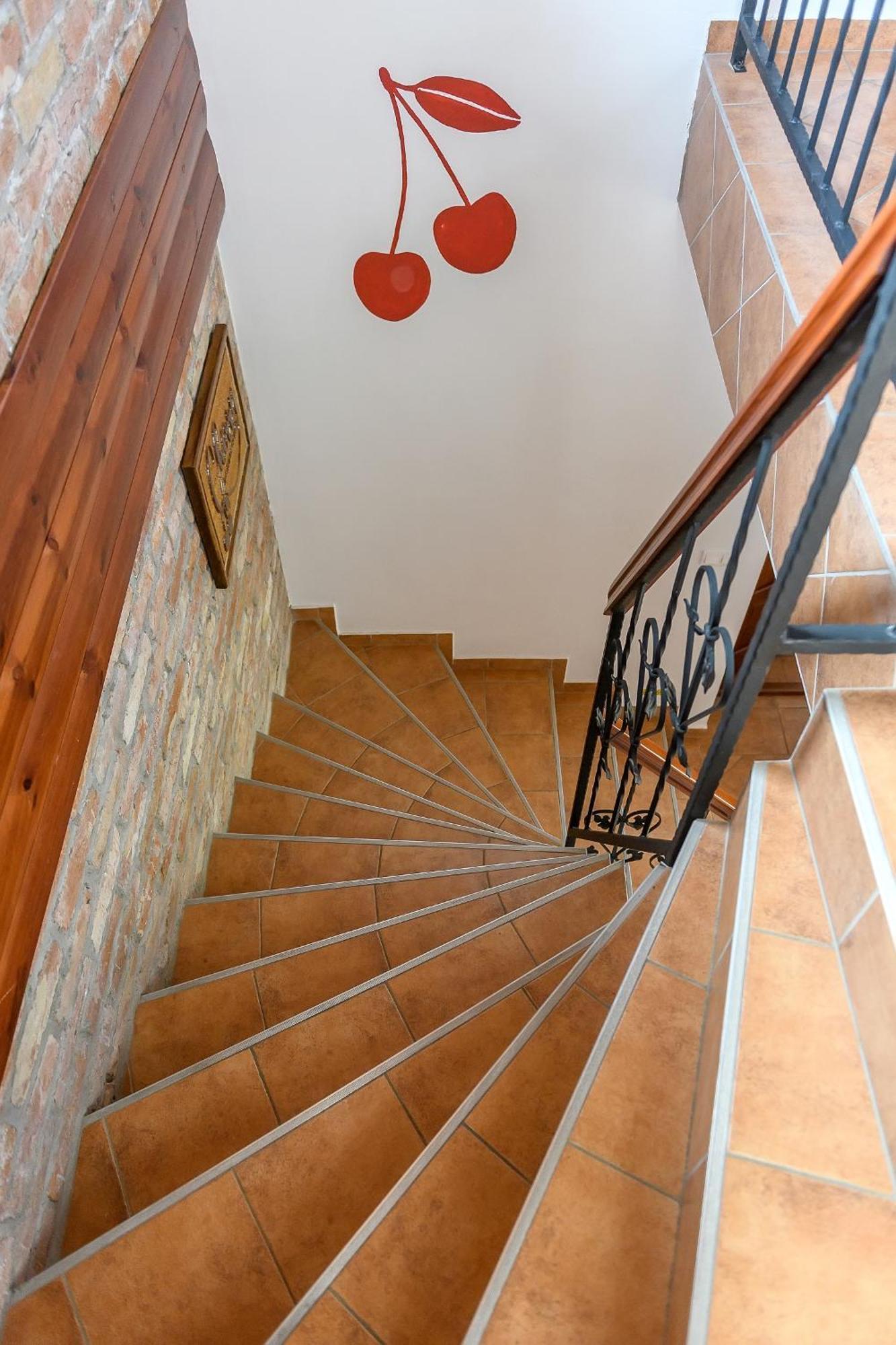 Cherry Apartmanhaz Sarvar Exterior photo