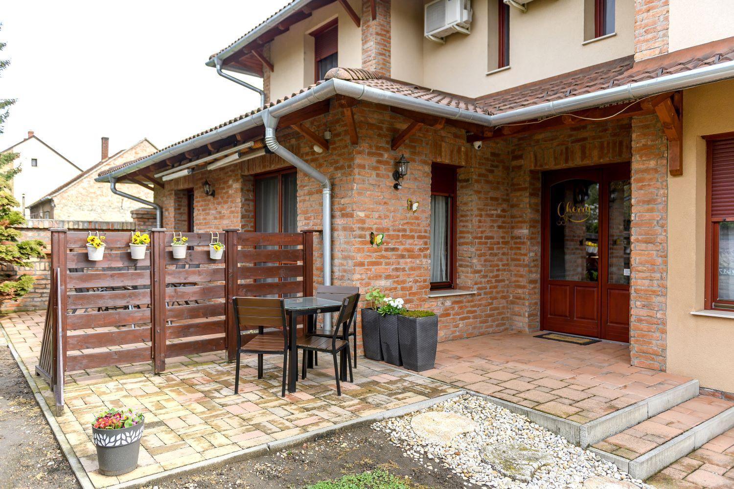 Cherry Apartmanhaz Sarvar Exterior photo