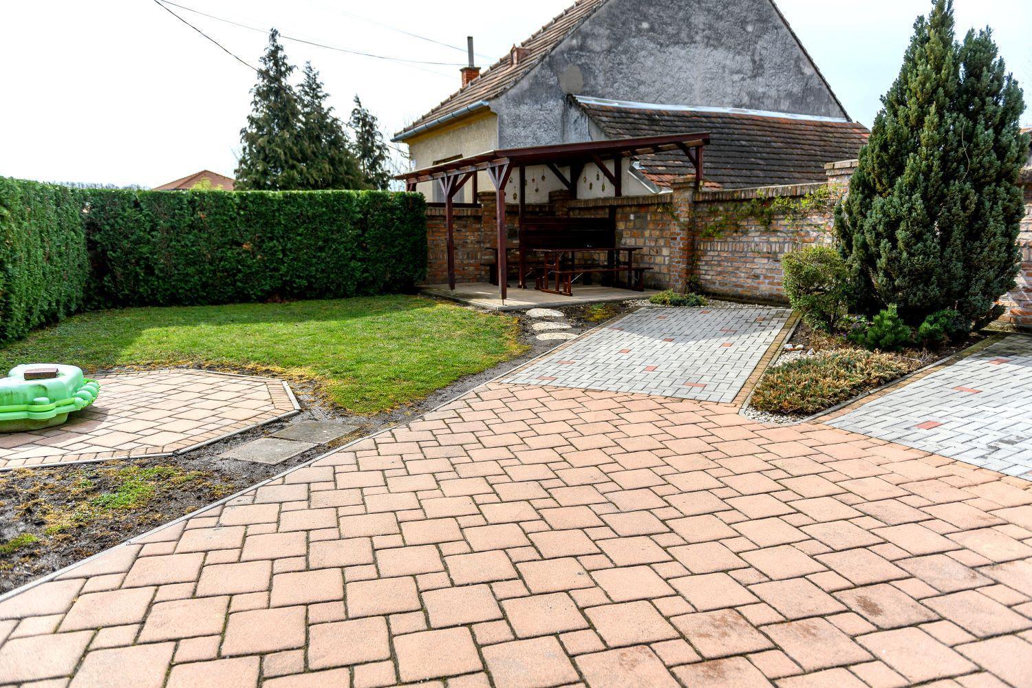 Cherry Apartmanhaz Sarvar Exterior photo