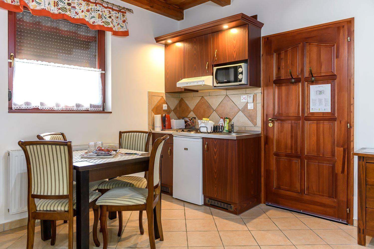 Cherry Apartmanhaz Sarvar Exterior photo