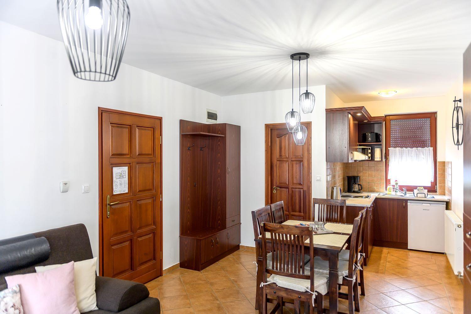 Cherry Apartmanhaz Sarvar Exterior photo