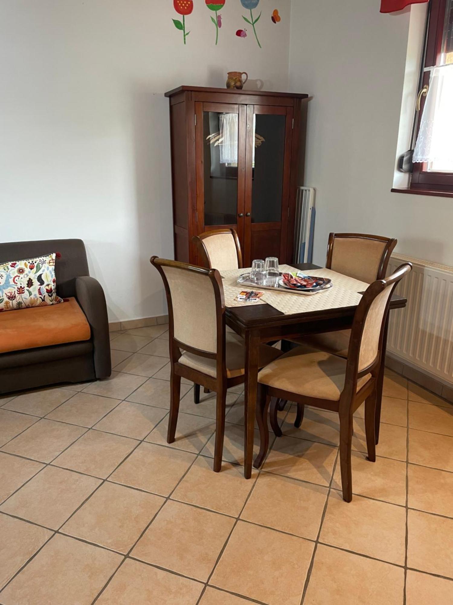Cherry Apartmanhaz Sarvar Exterior photo