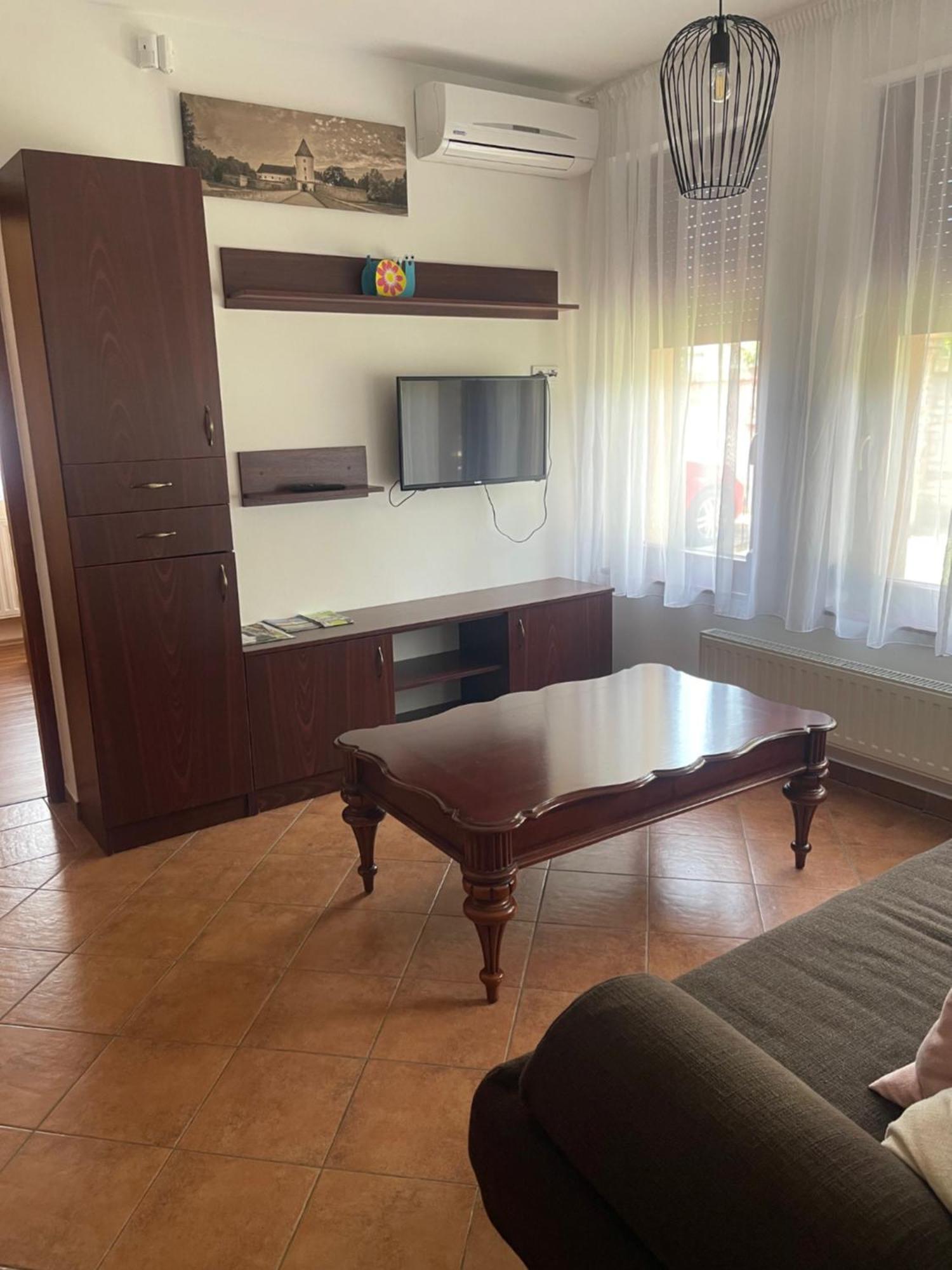Cherry Apartmanhaz Sarvar Exterior photo