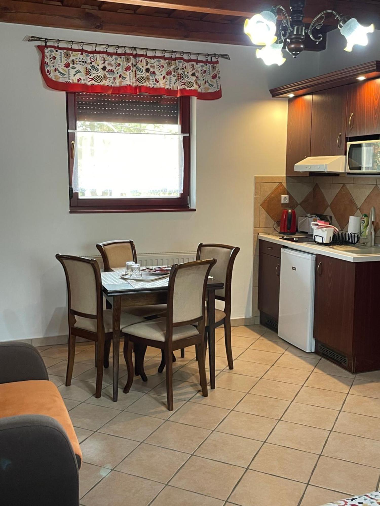 Cherry Apartmanhaz Sarvar Exterior photo